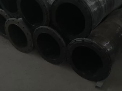 Mangueira de sucção de borracha natural preta para aplicações pesadas